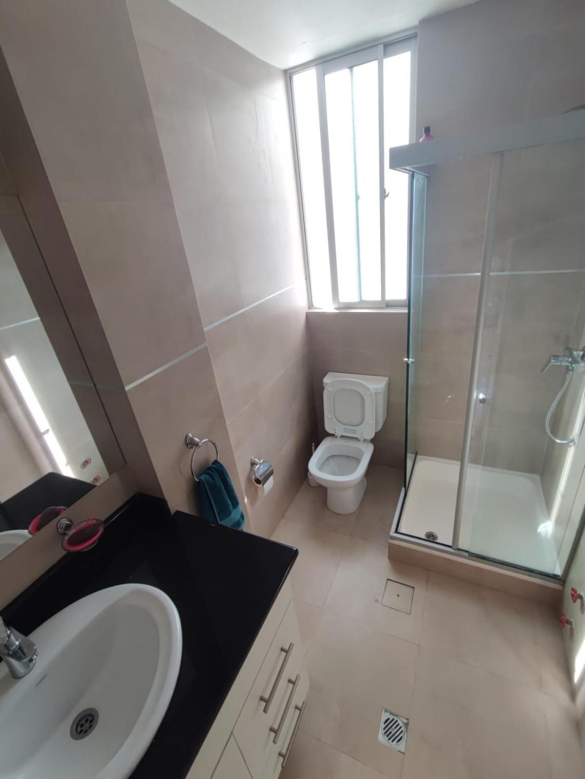 Amplio Departamento Para Compartir Con Anfitrion En La Mejor Zona De Apartamento *